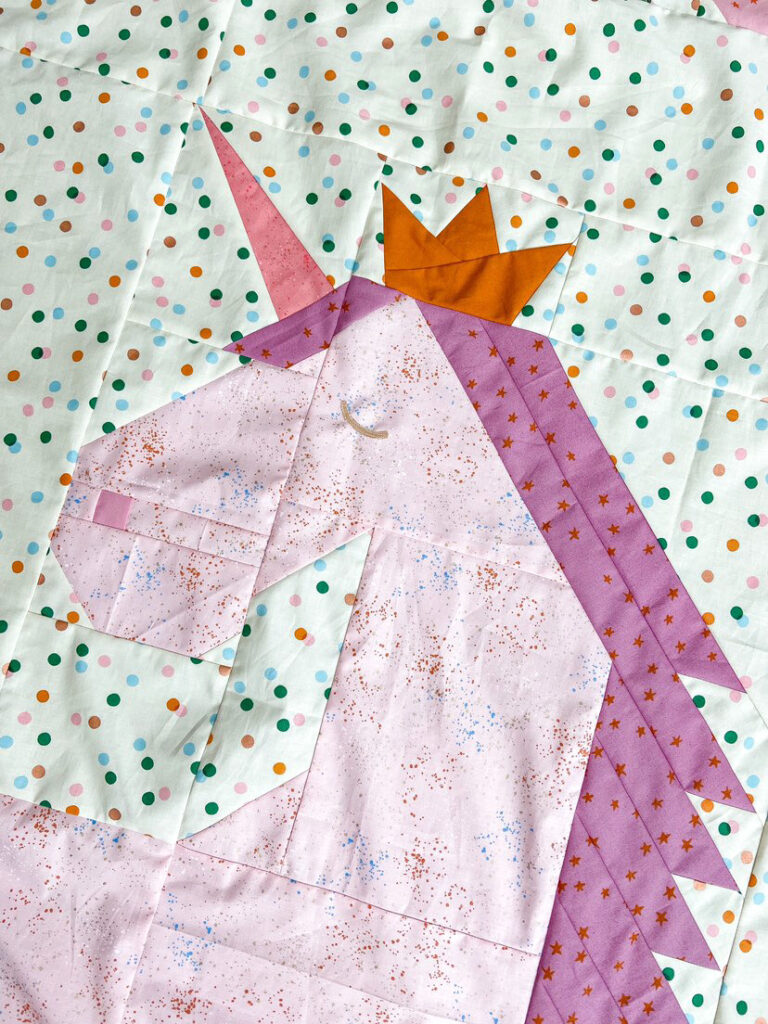 Apples & Beavers - Unicorn Garden quilt with added crown detail (sample by @quiltcakes)